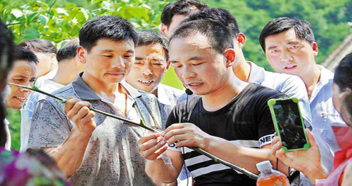 鎮安對易地搬遷貧困戶開展實用技能培訓