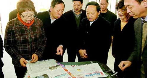 四大班子領(lǐng)導(dǎo)看望節(jié)日期間堅(jiān)守崗位的職工