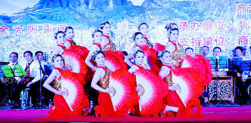 “大美商洛山 唱響主旋律”在市中心廣場舉行