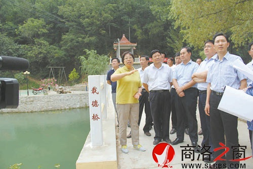 陳俊市長(zhǎng)調(diào)研農(nóng)村環(huán)境綜合整治工作