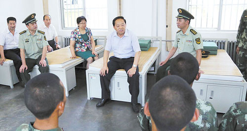 商洛市四套班子領導慰問駐商部隊