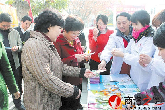 市委常委、宣傳部部長(zhǎng)劉淑慧，市委常委、組織部部長(zhǎng)劉榮賢參加市直機(jī)關(guān)黨員干部志愿服務(wù)活動(dòng)