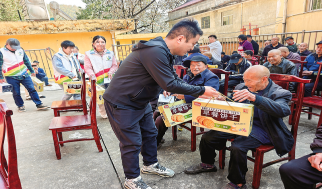 愛(ài)意滿重陽(yáng) 歡聲伴晚年
