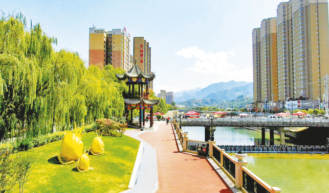 在綠水青山間寫好護水文章