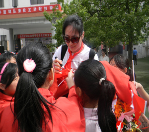 四國賽首場互動舉行 隊(duì)員學(xué)生共度歡樂時光