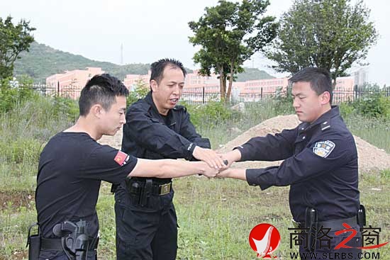 武警出身的趙平還擔任分局日常訓(xùn)練、培訓(xùn)任務(wù)