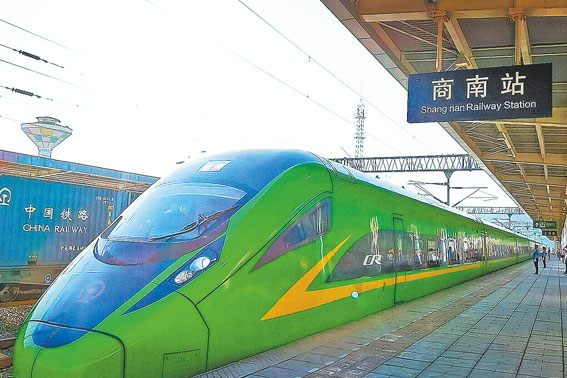 十年奮進結碩果 乘勢騰飛正當時