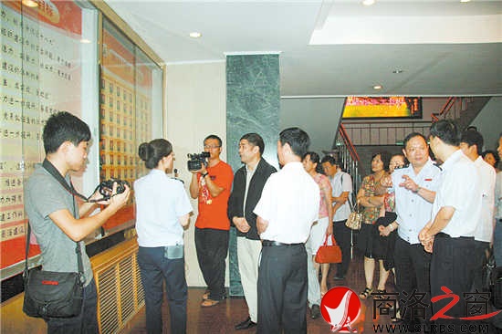 原省直工委書記李順民檢查指導(dǎo)市國稅局評星競賽活動